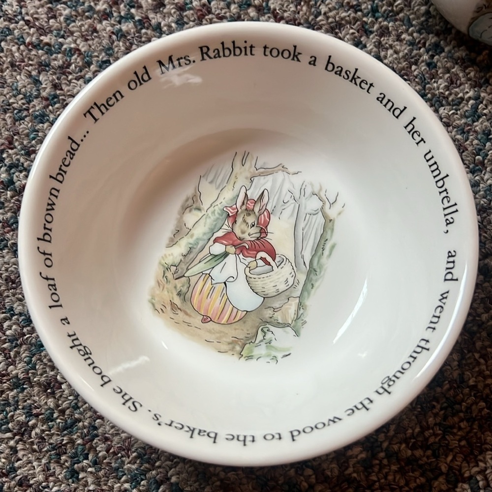 Peter Rabbit Wedgewood nursery set and trinket dish - Picture 2 of 14